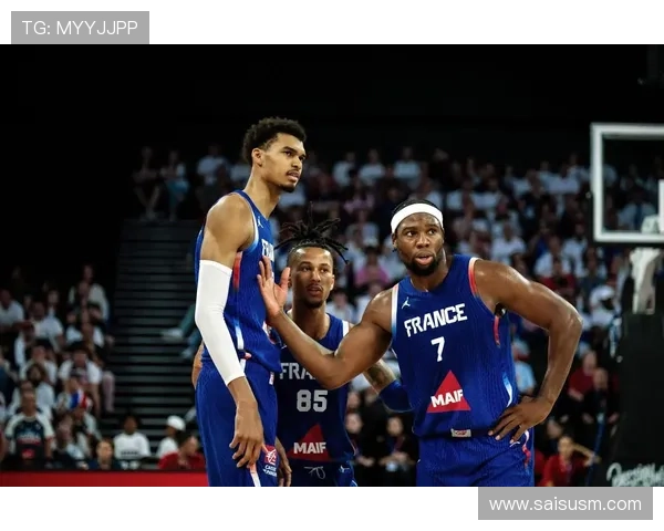 迈克布朗暂停时特别强调拉塞尔在进攻端的重要性与战术安排